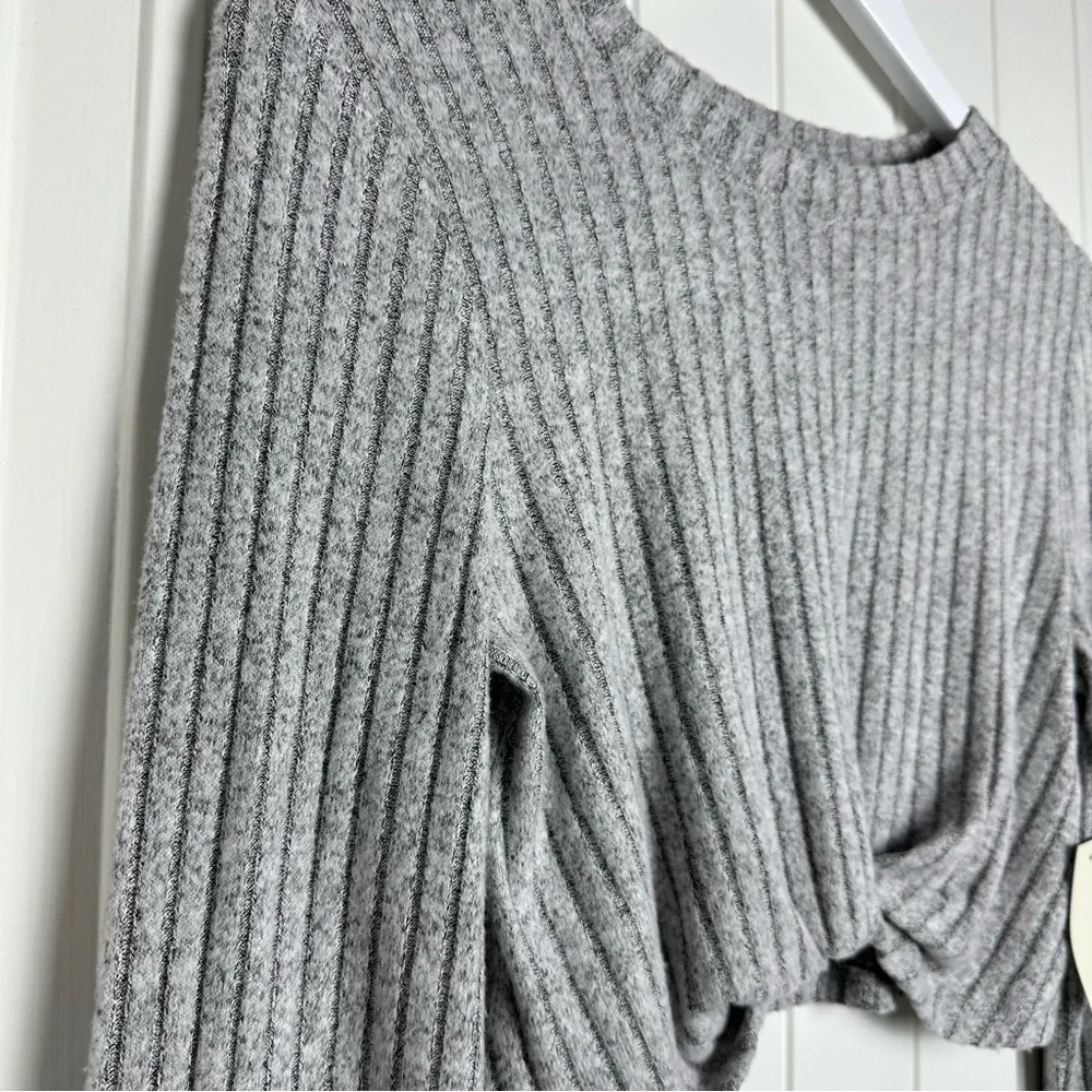 So greycation long sleeve twist front Hacchi crop top size medium